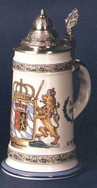 Немецкая керамическая пивная кружка с конусовидной оловянной крышкой и гербом Королевства Бавария 1806 года