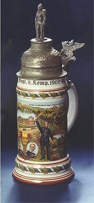 Полковая коллекционная немецкая пивная кружка с фигурной крышкой